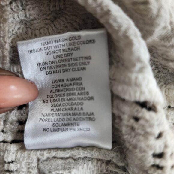 Democracy Patterned & Embroidered Short Sleeve Summer Boho Island Top Sz. L - Picture 5 of 7